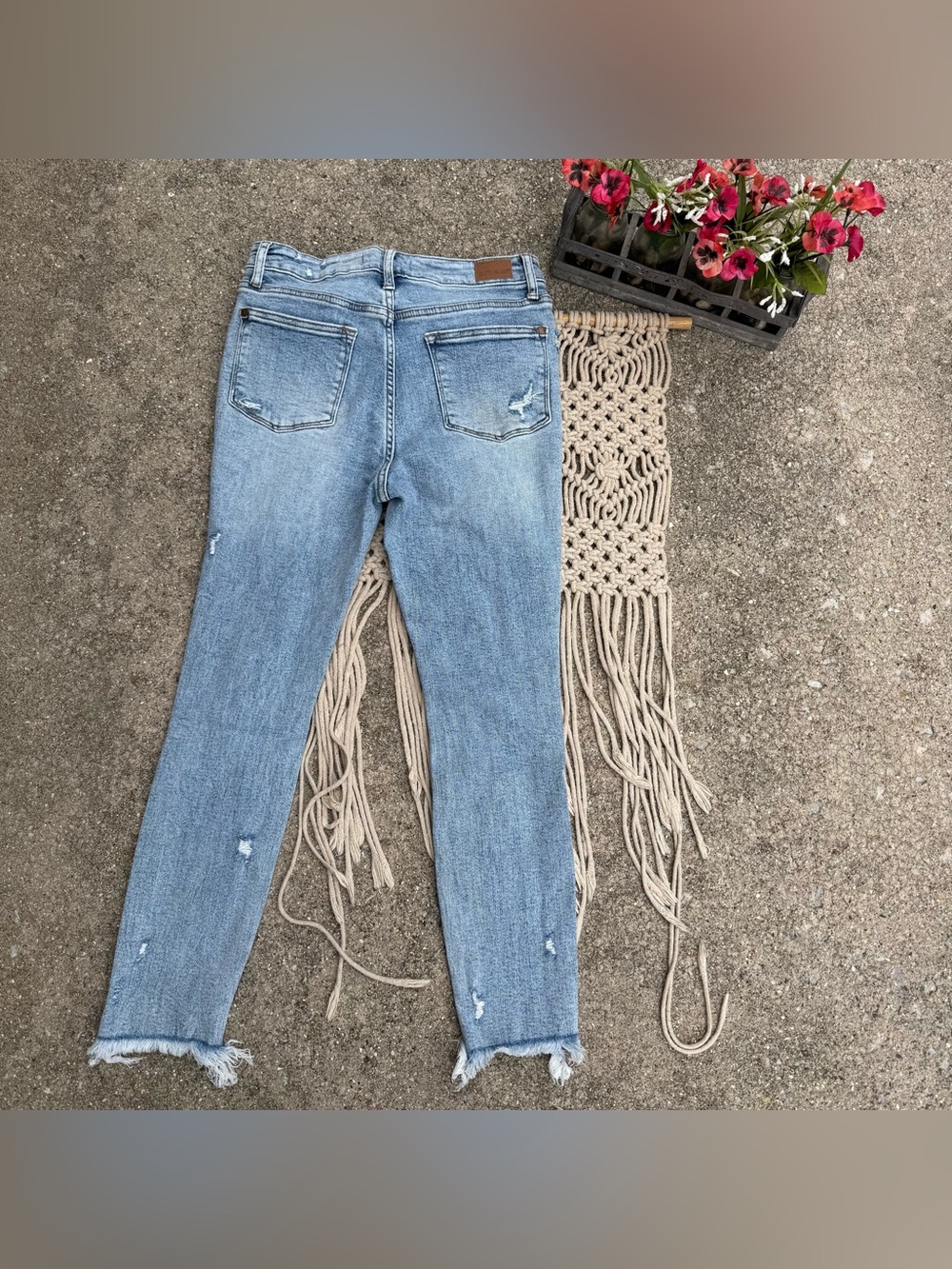 Judy Blue Distressed Cropped Jeans Size 7 / 28 - Picture 5 of 6
